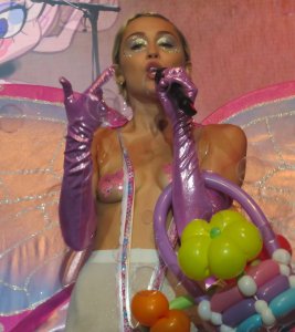 Miley-Cyrus-Topless-28.jpg