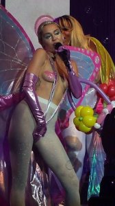 Miley-Cyrus-Topless-18.jpg