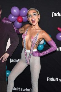 Miley-Cyrus-Topless-14.jpg