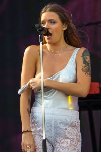 Tove-Lo-Nipple-Slip-1.jpg