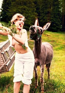 Dioni Tabbers Nude Sexy 43 thefappeningblog.com.jpg