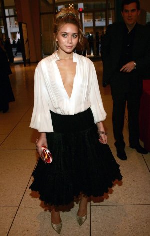 Mary-Kate &amp; Ashley Olsen - 69003_ashleyolsenstarsintheskybenefi1.jpg