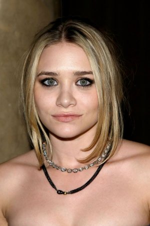 Mary-Kate &amp; Ashley Olsen - 99031_AshleyOlsen10232008_25thAnnualNightofStars01_122_100lo.jpg