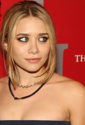 Mary-Kate &amp; Ashley Olsen - 99353_AshleyOlsen10232008_25thAnnualNightofStars11_122_777lo.jpg