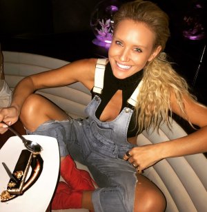 Nicky-Whelan (2).jpg