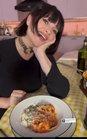 Screenshot_20231121-230014_InstaPro2 .jpg