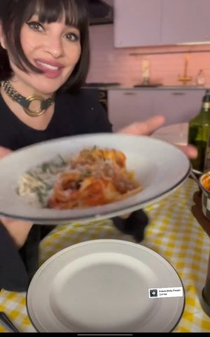 Screenshot_20231121-230024_InstaPro2 .jpg