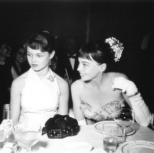 Brigitte Bardot and Leslie Caron at the Cannes Film Festival, 1953.jpg