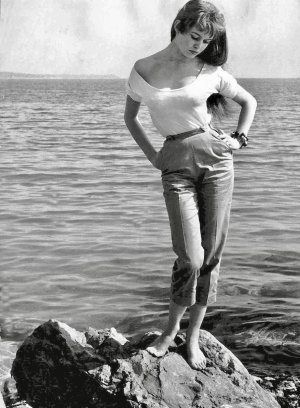 Brigitte Bardot at Cannes, 1955.jpg