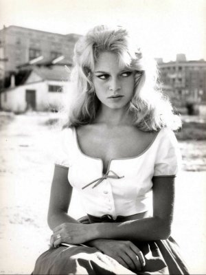 Brigitte Bardot in the movie Jewelers of the Moonlight, 1958.jpg