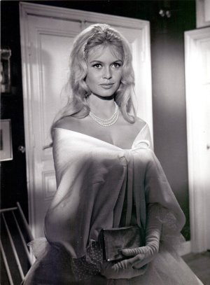 Brigitte Bardot in Voulez vous danser avec moi (Come Dance with Me), 1959.jpg