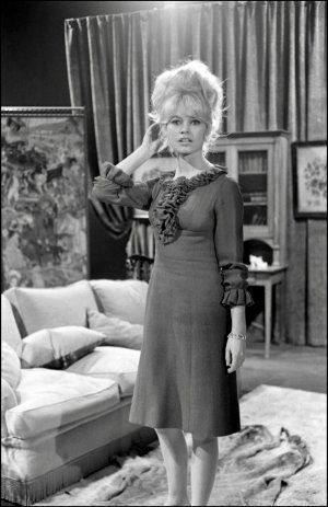 Brigitte Bardot on the set of a music video &Atilde;&Acirc;Tiens c&Atilde;&Acirc;est toi&Atild...jpg