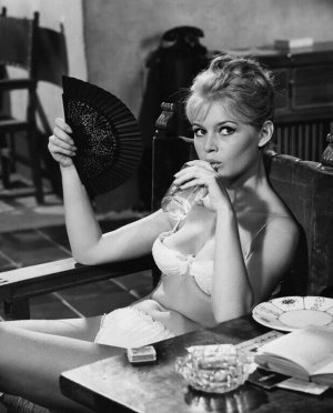 Brigitte Bardot, 1958 -0004.jpg