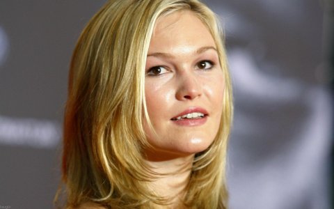 0001julia_stiles_20110813_6635.jpg