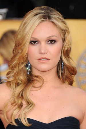 julia_stiles_2011_sag_awards_002.jpg