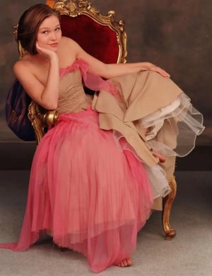 Julia-Stiles-pink-dress.jpg