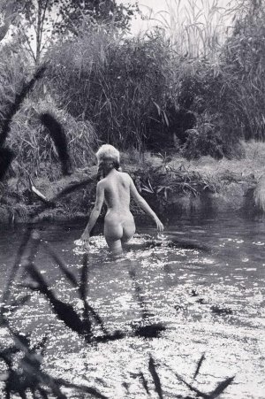 Brigitte Bardot Pleasing Rear Aspect.jpg