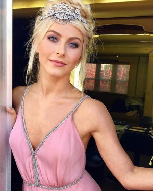 Julianne Hough (16).jpg