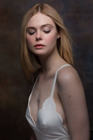 Elle Fanning 1125.jpg