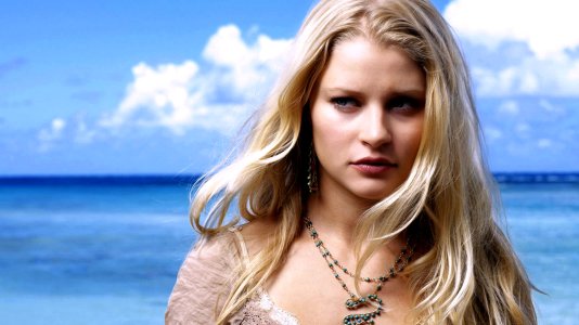 1080 Glamour_00744-Emilie de Ravin.jpg