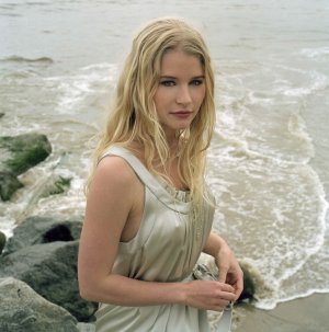 Emilie De Ravin - Jason Bell (12).jpg