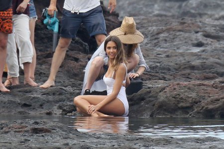 Jessica-Alba-Sexy-Bikini-5.jpg