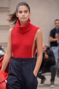 Sara Sampaio Sideboob 3 thefappeningblog.com.jpg