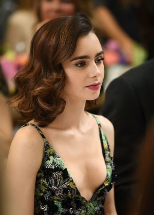 Lily Collins 4ugSU4CqQ3TSpQLut_YoELxvRoZbqCvd-LpL5Y6HEDI.jpg