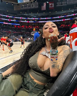Malu_Trevejo_at_a_nba_game_11-27-2023__1_.jpg