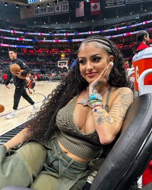 Malu_Trevejo_at_a_nba_game_11-27-2023__6_.jpg