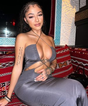 Malu_Trevejo_Cleavage_in_a_grey_dress_11-26-2023__7_.jpg