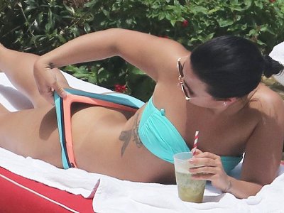 Demi Lovato Blue Bikini Tanning In Miami  03 1439c667 Web.jpg