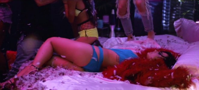 Demi Lovato Butt Cool For The Summer 0724 16 760x345.jpg