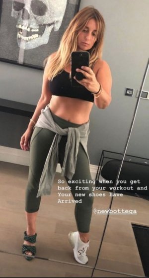 0_Louise-Redknapp-showcases-brick-hard-abs-after-gruelling-lockdown-workout.jpg