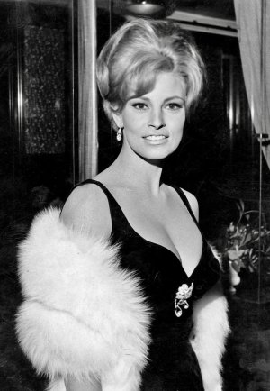Raquel Welch -3648.jpg
