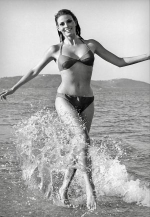 Raquel Welch -4892.jpg