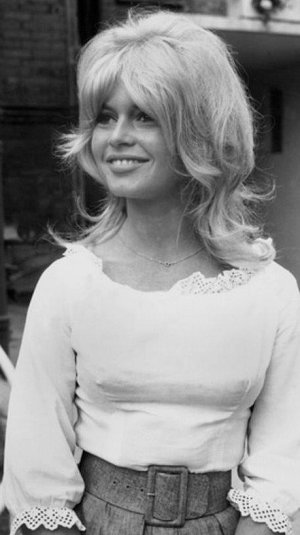 Brigitte Bardot, 1959 -oaiwucoWGM1qc77b7o2_640.jpg