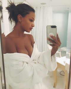 Jasmine Tookes Cleavage.jpg