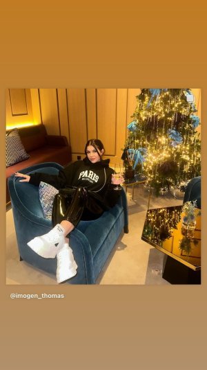 imogen_thomas's instagram 2023-12-14-18.31.839 story.jpg