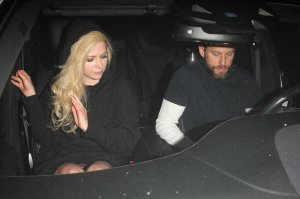 Avril Lavigne Upskirt 2 thefappeningblog.com.jpg