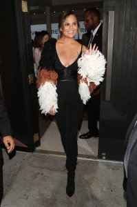 Chrissy Teigen Sexy 2 thefappeningblog.com.jpg