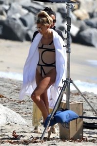 Hailey Baldwin Sexy 12 thefappeningblog.com.jpg