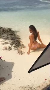 Alexis Ren Sexy scr 24 thefappeningblog.com.jpg