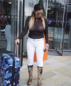 Lisa Appleton See Through 21 thefappeningblog.com.jpg