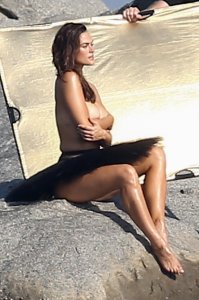 Myla Dalbesio Topless 1 thefappeningblog.com.jpg