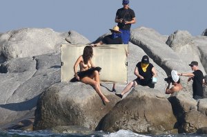 Myla Dalbesio Topless 16 thefappeningblog.com.jpg