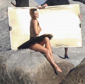 Myla Dalbesio Topless 17 thefappeningblog.com.jpg