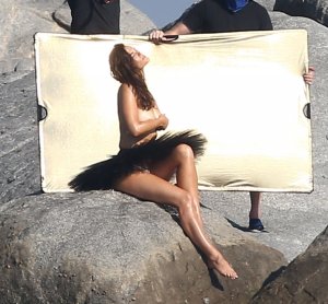 Myla Dalbesio Topless 20 thefappeningblog.com.jpg