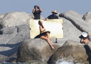 Myla Dalbesio Topless 21 thefappeningblog.com.jpg