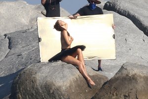 Myla Dalbesio Topless 23 thefappeningblog.com.jpg